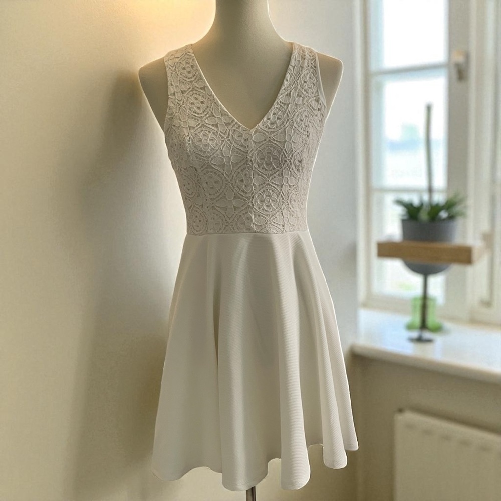 Francesca's Ivory Lace White Mini Dress‎ Size Medium